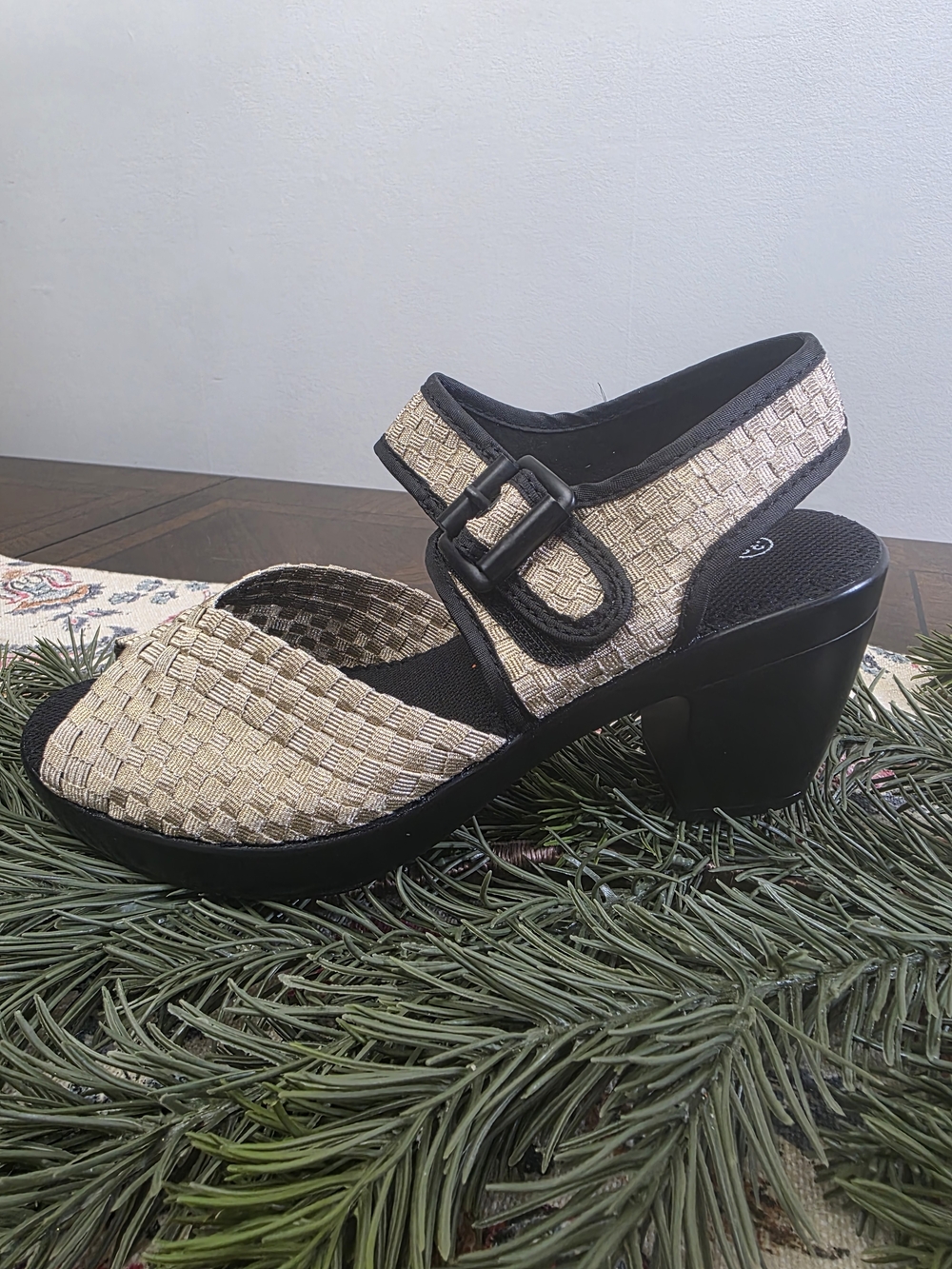 bernie mev. Women's Driscow Heel in Light Gold